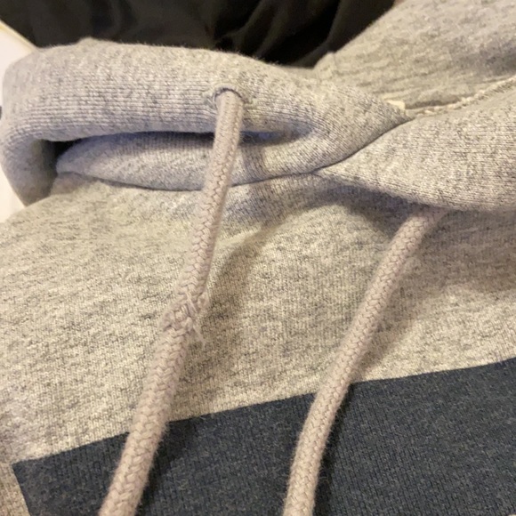 Levis sweater - Picture 4 of 4